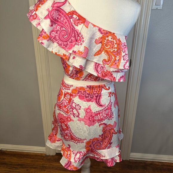 NWOT Two-Piece Ruffle Crop Top & Mini Skirt Set – Pink Paisley Print Size L - Picture 8 of 12